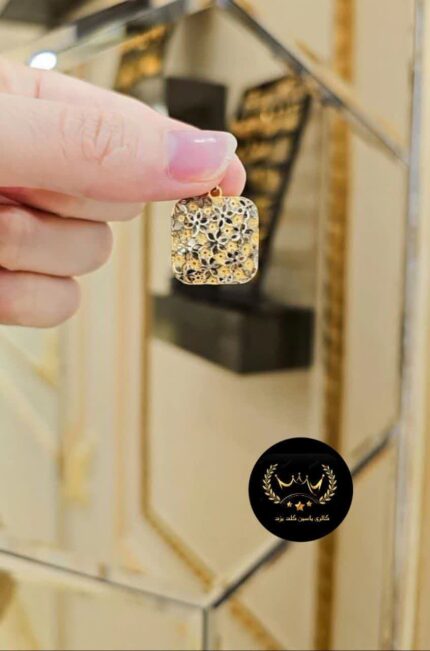 مدال طرح مربع نقش دار